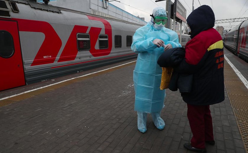 Пассажиры на вокзале