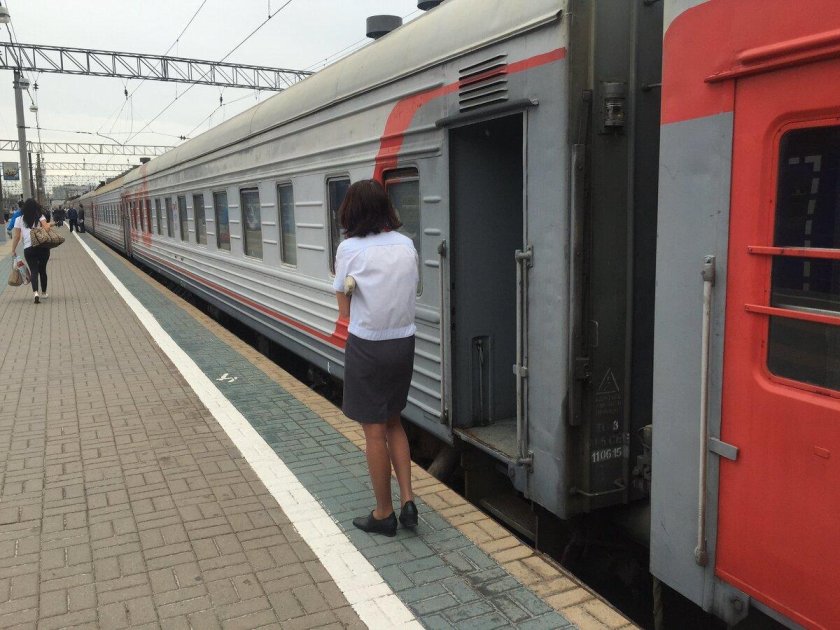 Поезд дальнего следования ржд