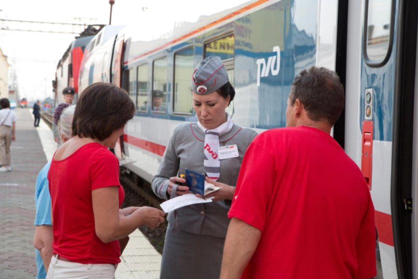 Посадка пассажиров в поезд