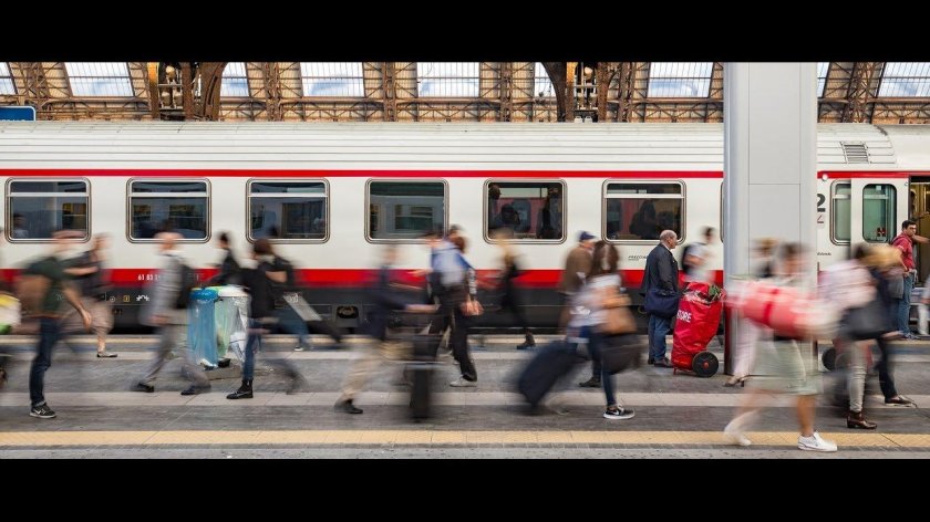 Пассажиры на вокзале