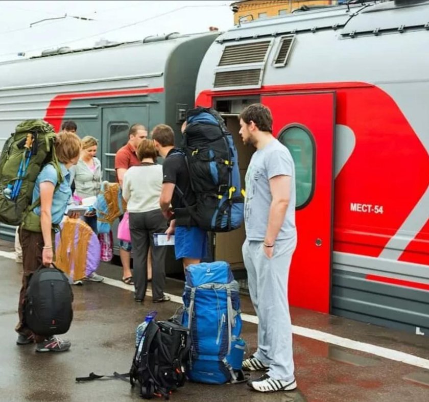 Пассажиры на вокзале