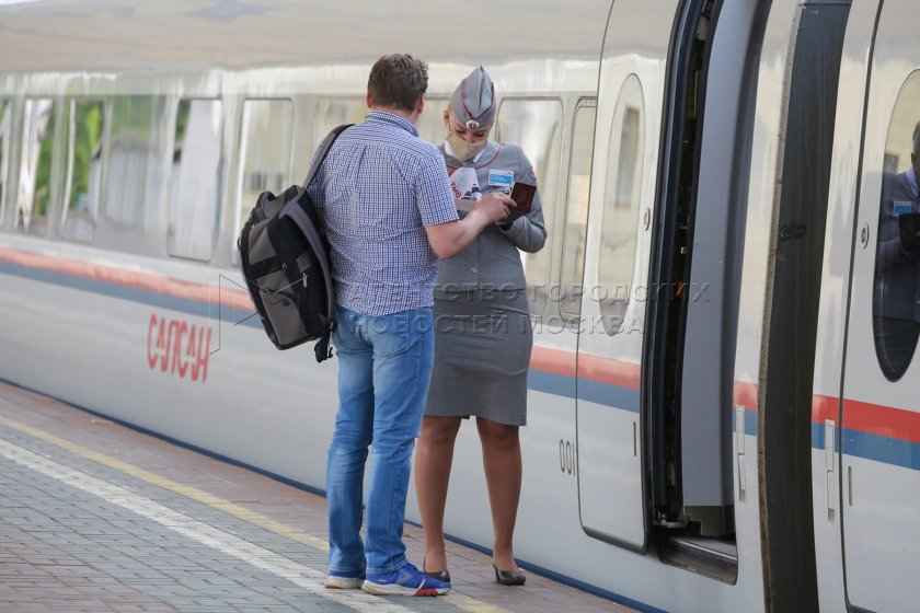 Девушка в Сапсане