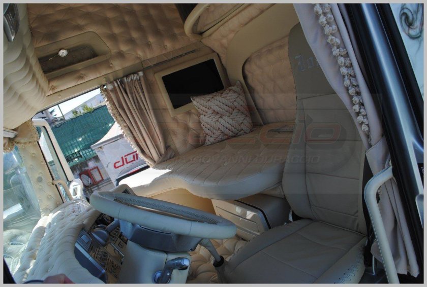 Скания 113 салон спальник