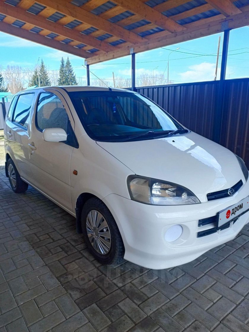 Daihatsu yrv 2002