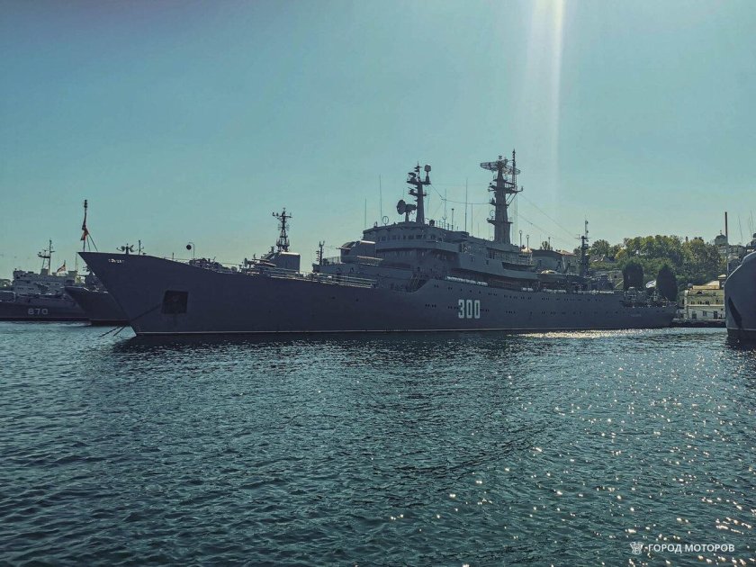 Учебный корабль ВМФ России Смольный