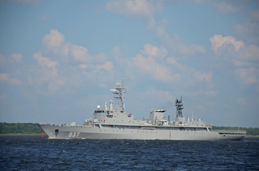 Корабль смольный