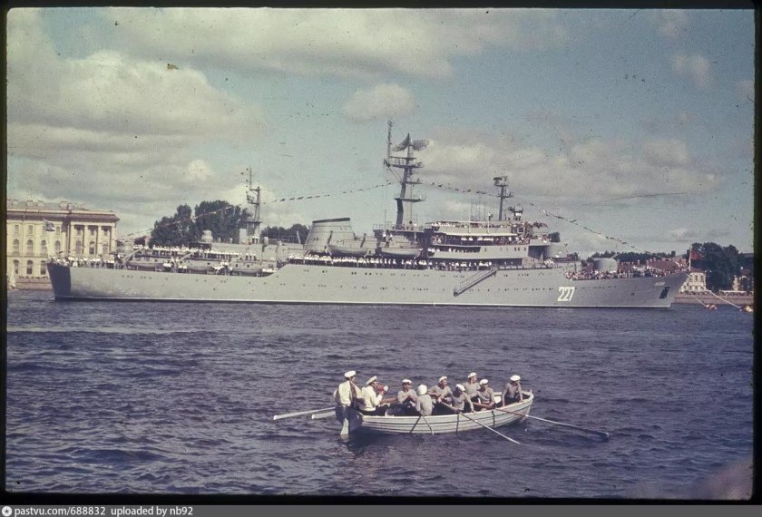 Корабль Гангут в Кронштадте