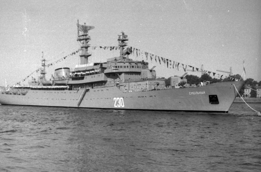 Учебный корабль Смольный