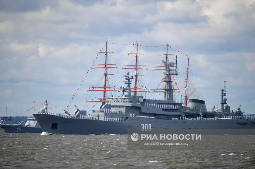 Учебный корабль Смольный