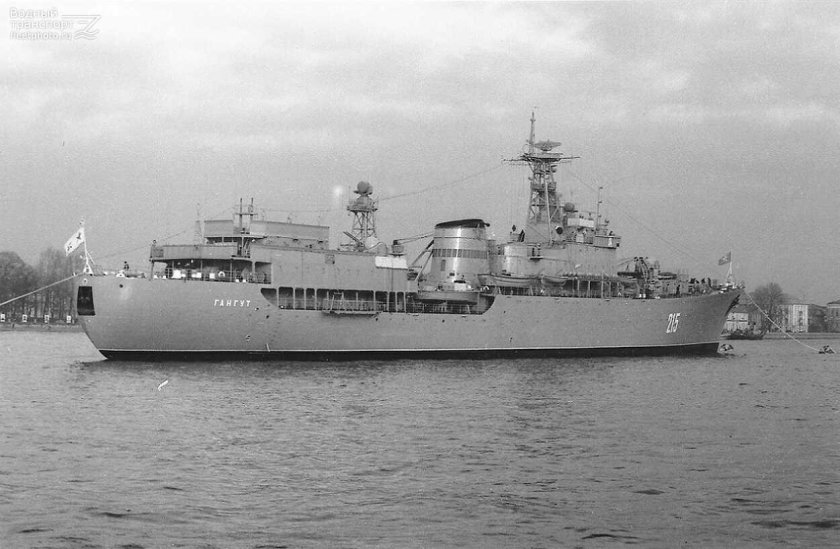 Учебный корабль Гангут Кронштадт