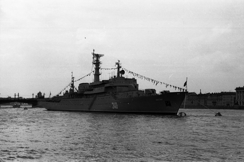 Корабль Гангут в Кронштадте