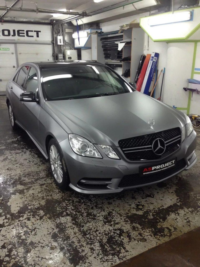 Серый матовый Мерседес 212
