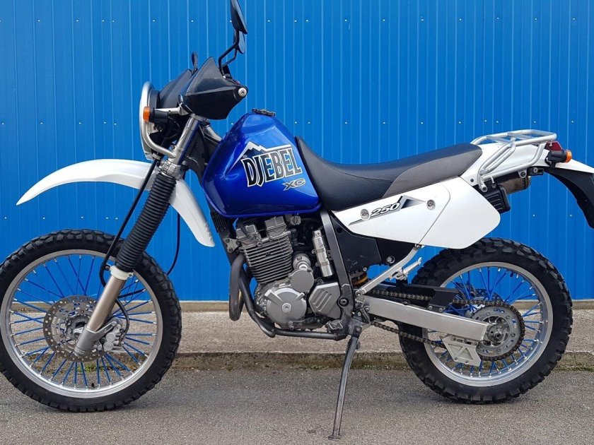 Suzuki Djebel 250