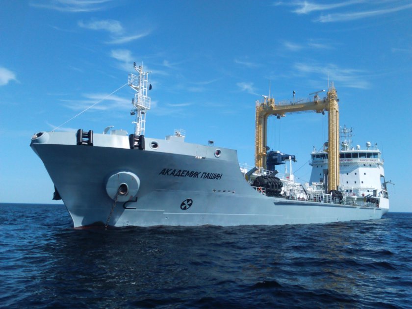 Морской танкер «академик Пашин»