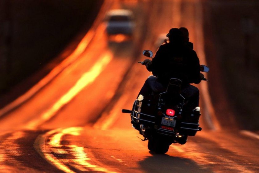 Мотоцикл на дороге