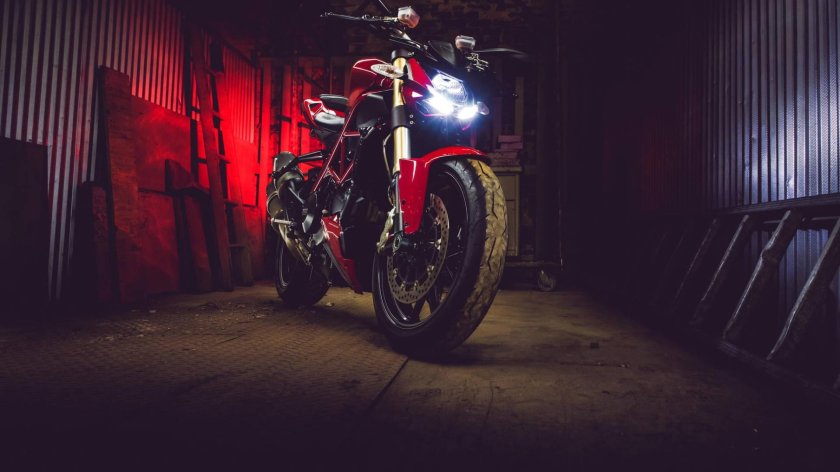 Дукати стрит Файтер 848