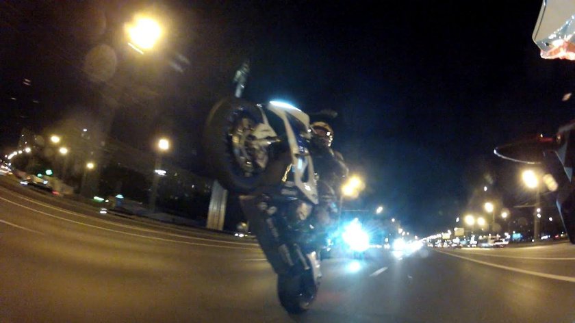 Мотоциклист ночью