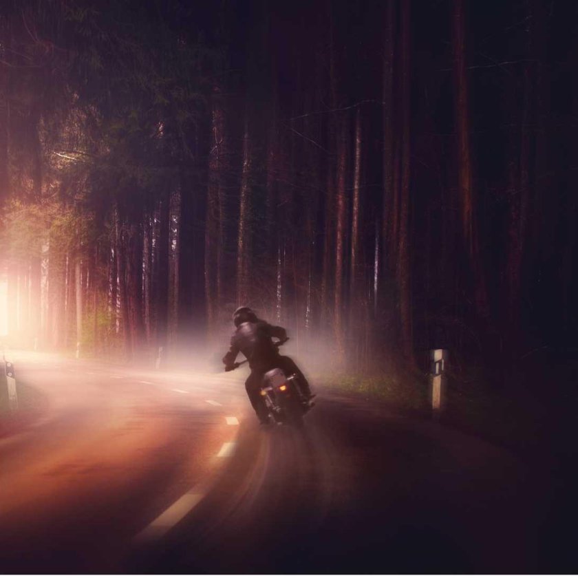 Мотоцикл на дороге