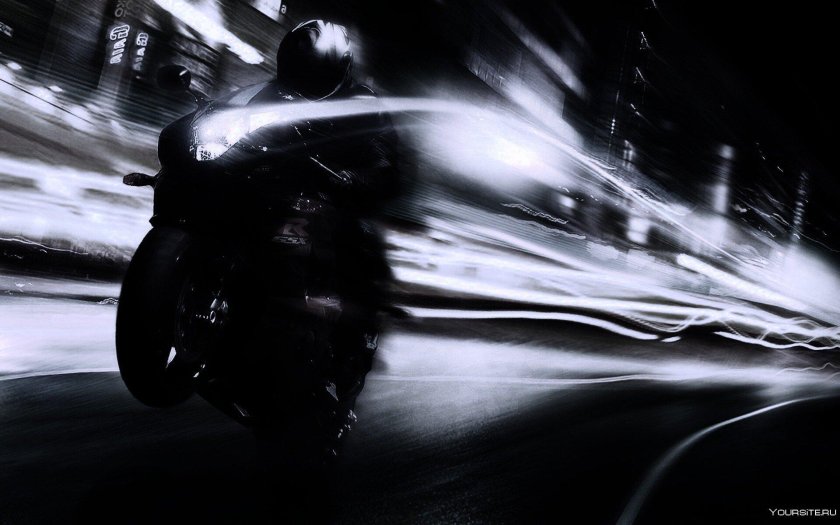 Черный мотоцикл