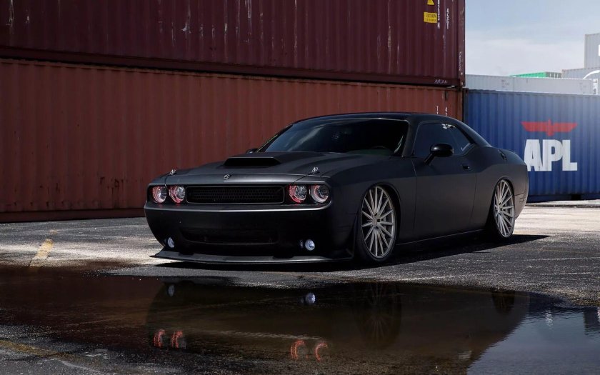 Dodge Challenger srt8