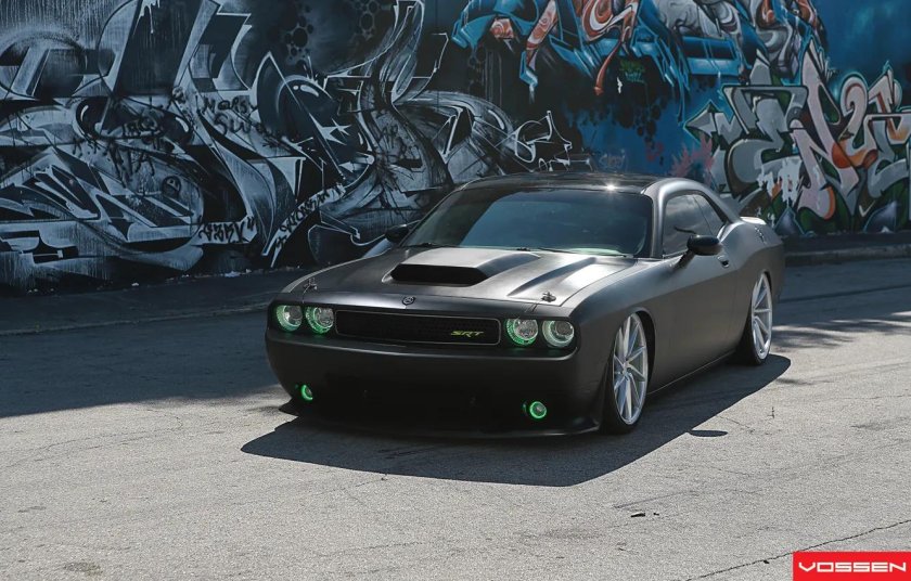 Dodge Challenger srt8