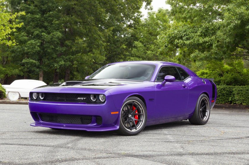 Dodge Challenger srt8 фиолетовый
