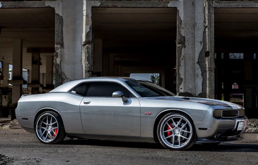 Dodge Challenger srt8