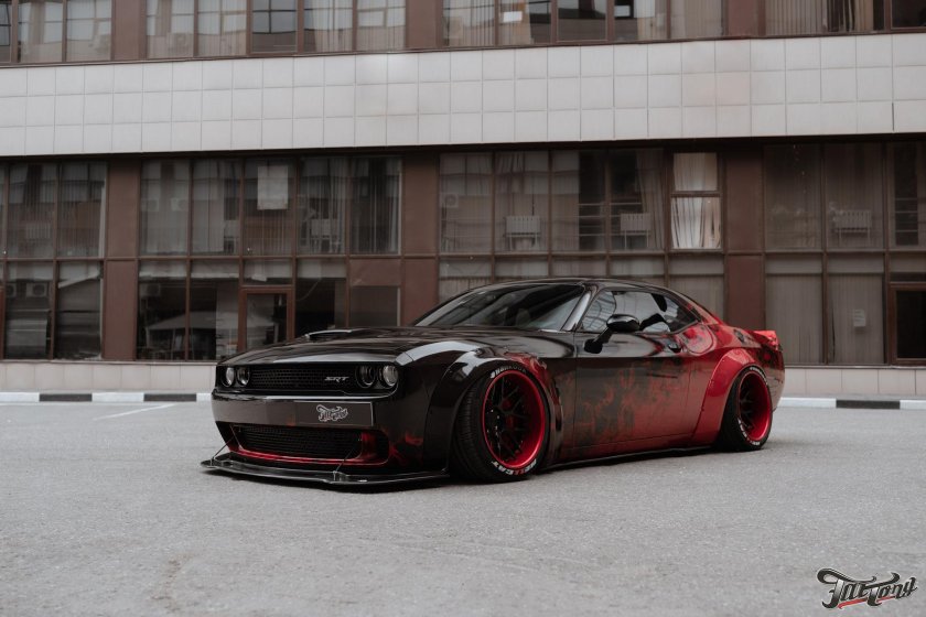 Додж Челленджер Hellcat Liberty walk