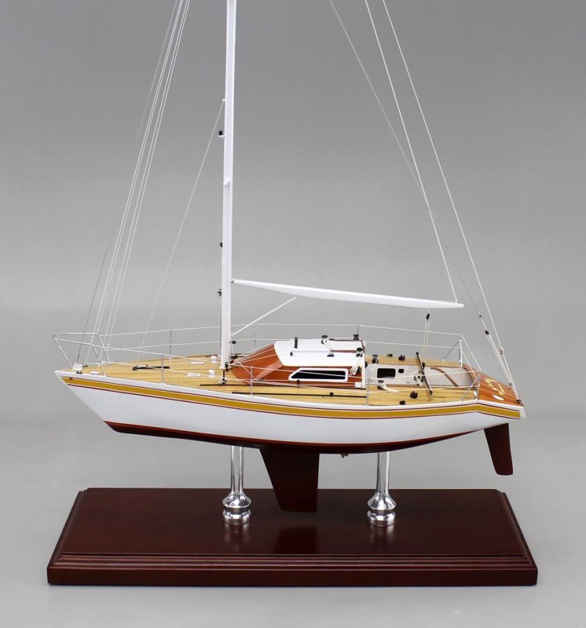 Яхта Конрад 25