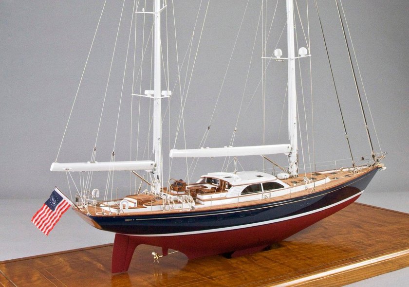 Модель яхты парусной Triumph 800