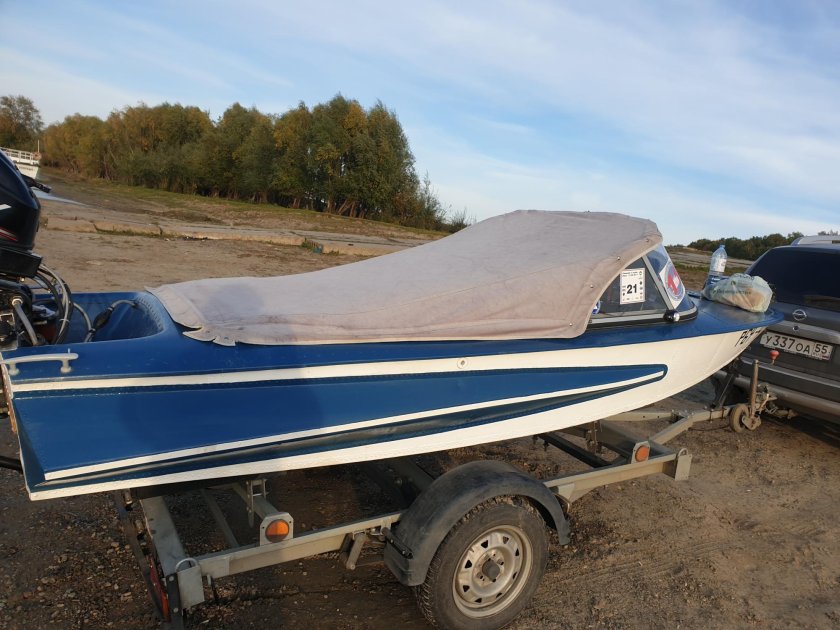 Лодка Обь 1 стлани