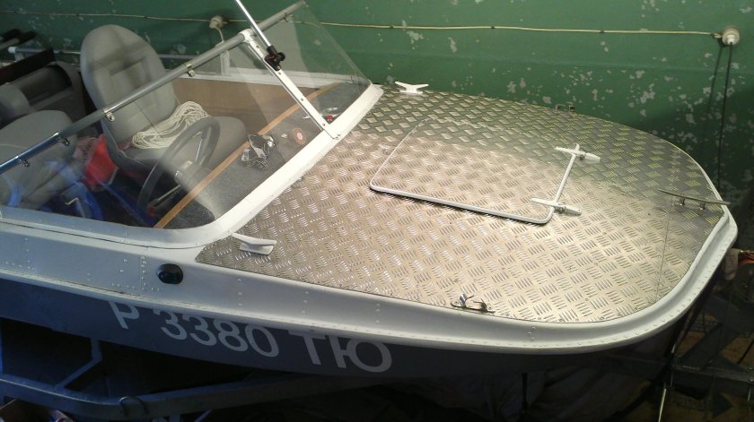 Люк носовой Казанка 5м2