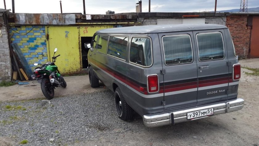 Dodge Ram van 350