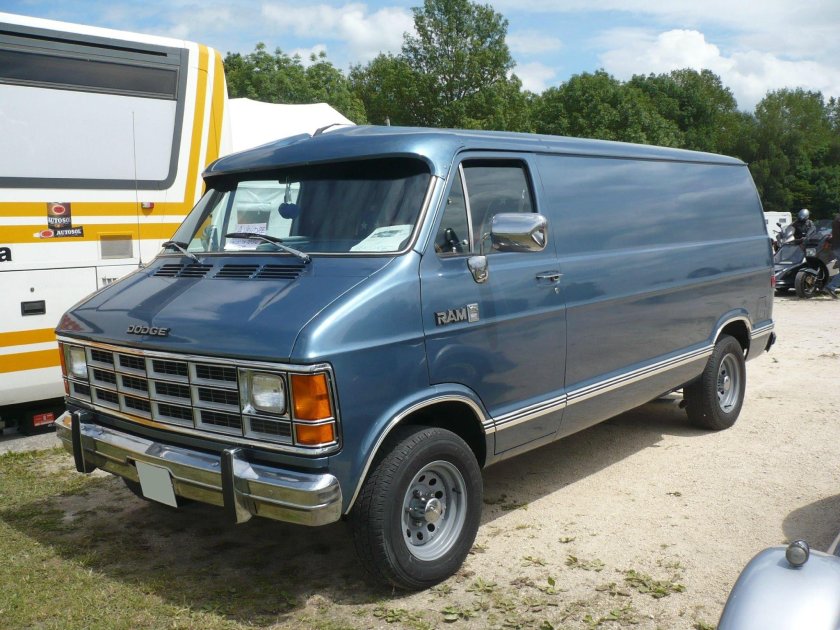 Dodge Ram van