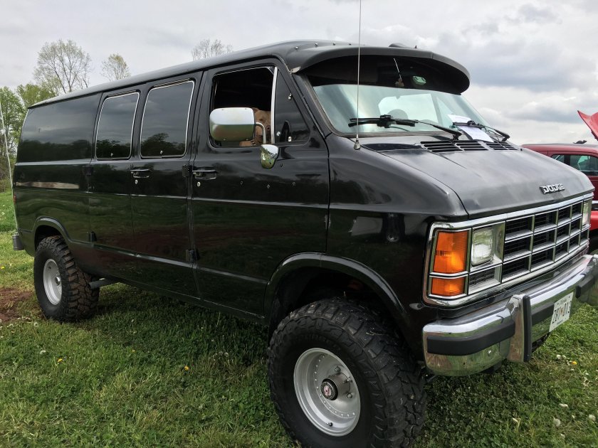 Dodge Ram van 4+4