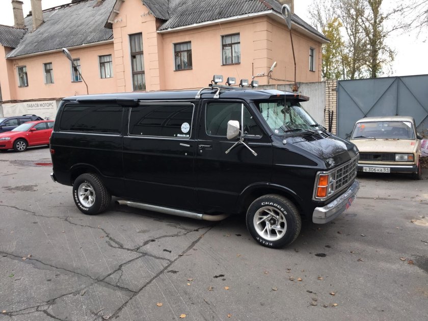 Dodge Ram van 1986