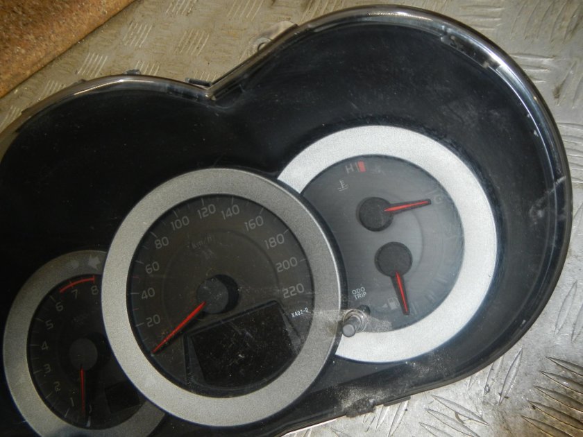 Щиток приборов рав 4