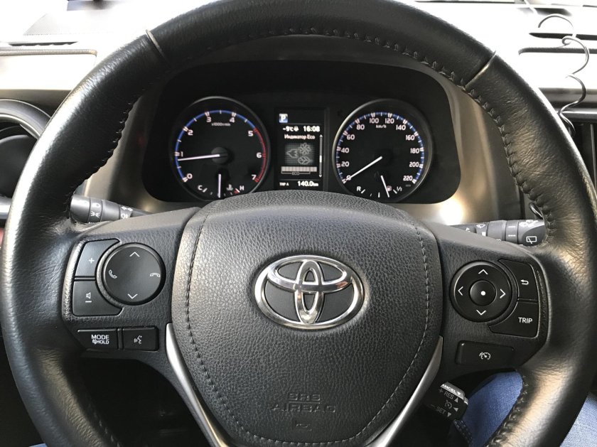 Приборная панель Тойота рав 4