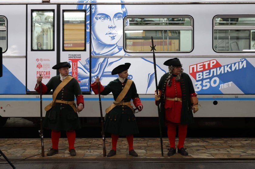 Тематический поезд в честь петра
