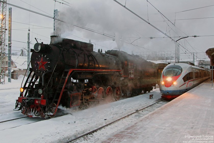 Бологое Сапсан и паровоз