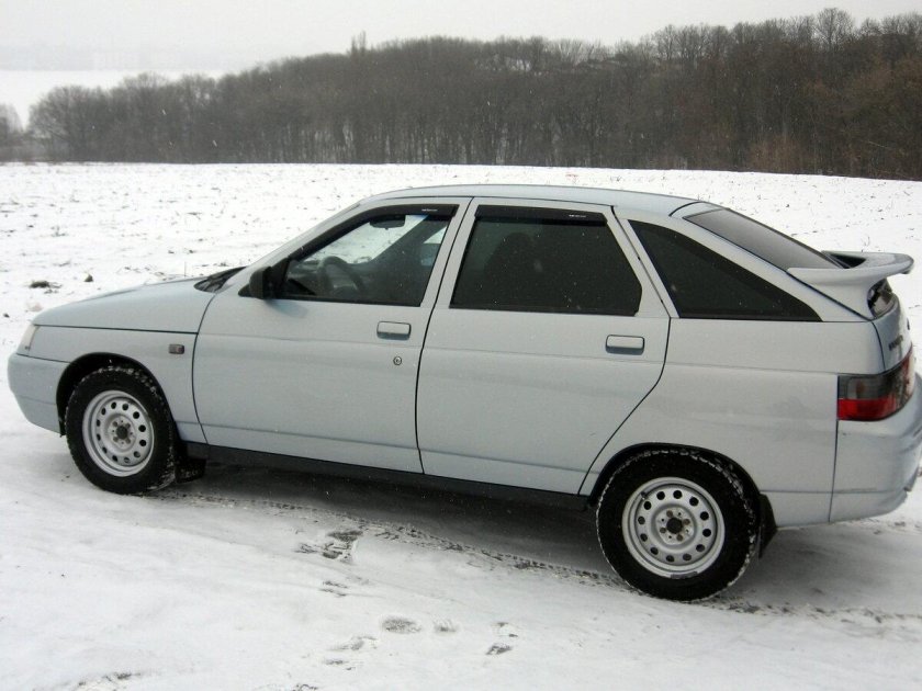 ВАЗ 2112 хэтчбек серебристый