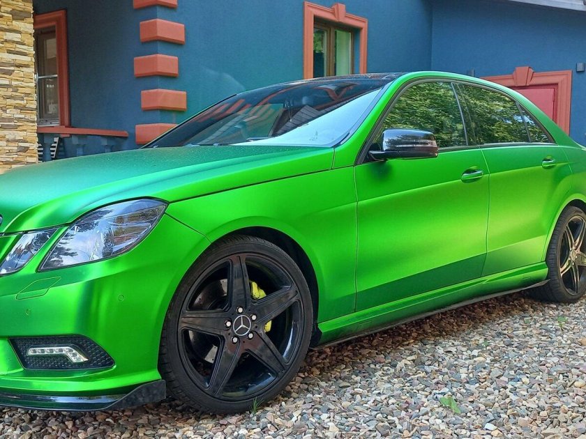 Зеленый матовый мерседес с204