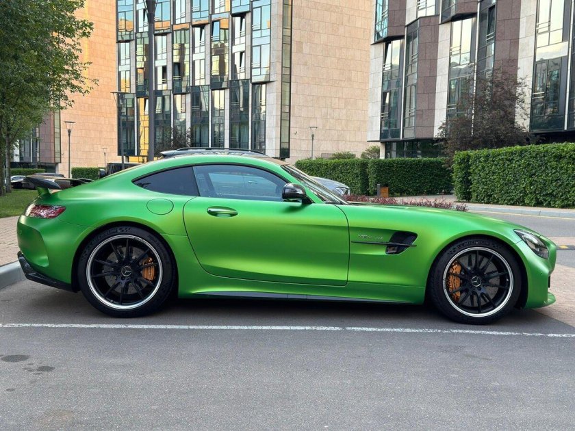 Mercedes benz amg gt r