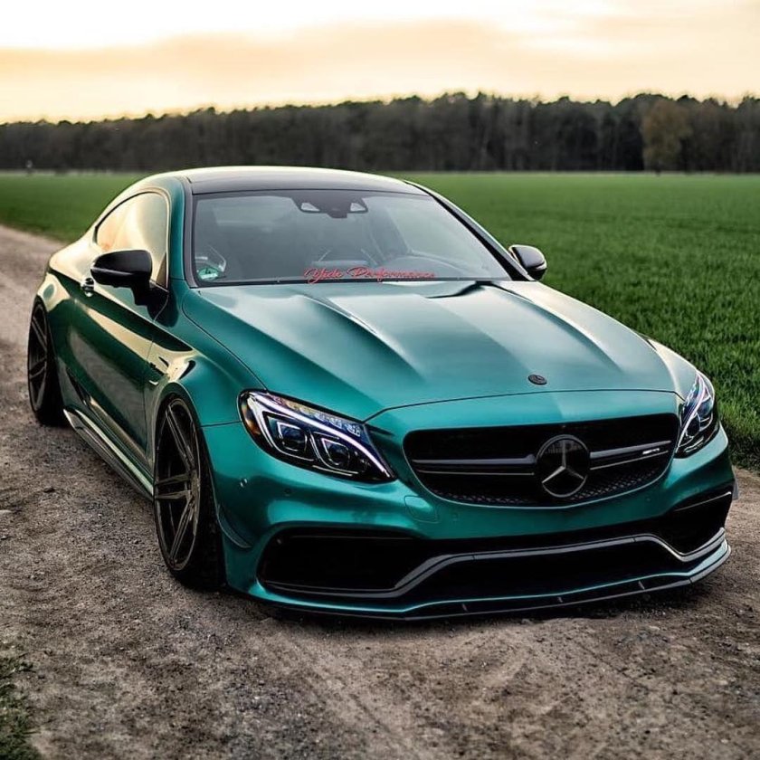 Мерседес AMG зеленый