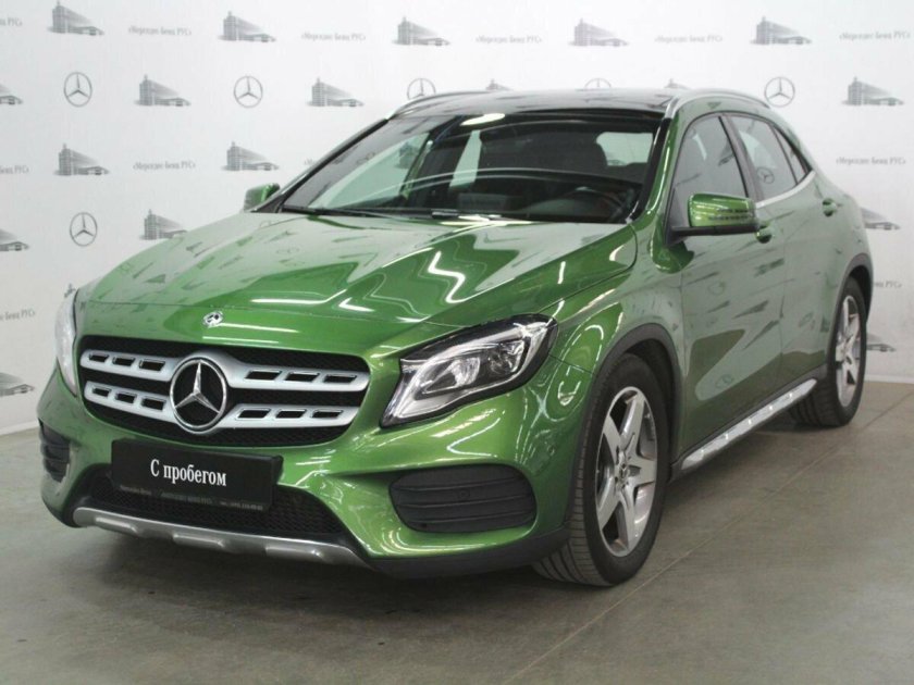Mercedes-Benz GLA 200 зеленый