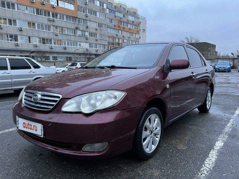 BYD красная