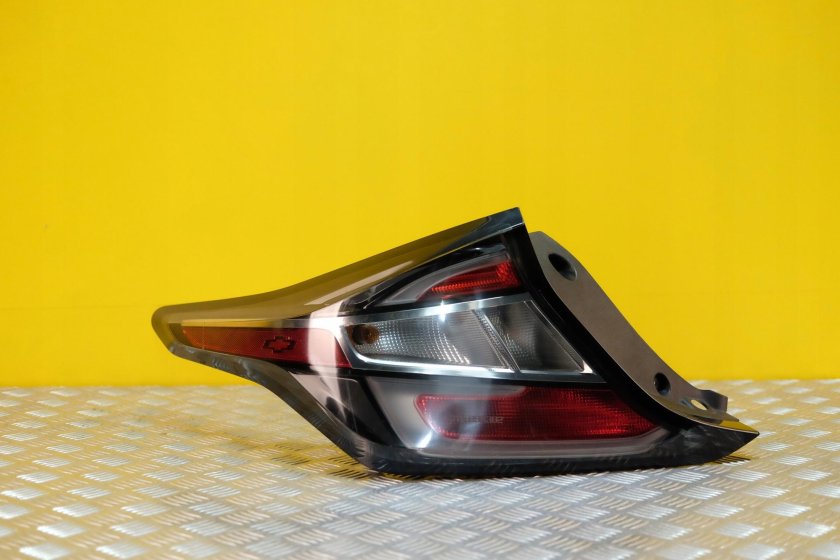 Стекло фары Chevrolet Volt