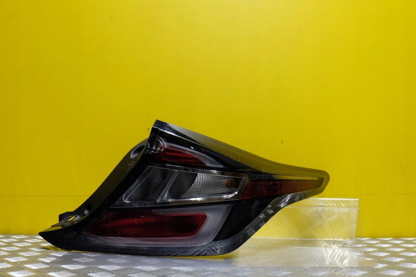 Задний левый фонарь