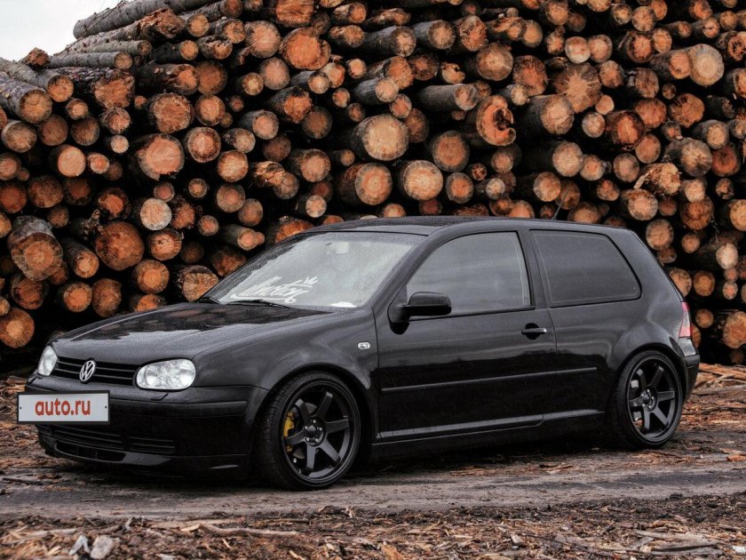Volkswagen Golf 4 черный