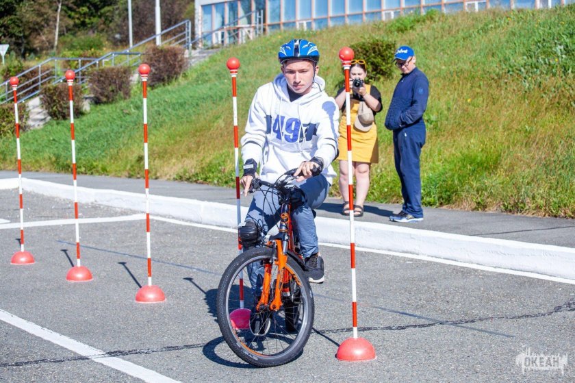 Фигурное вождение велосипеда